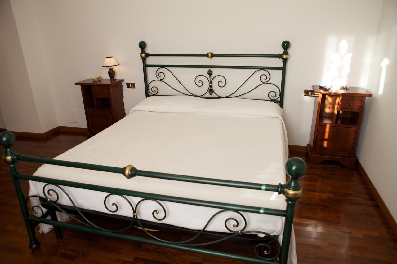 Agriturismo La Rocca Marsia Room photo